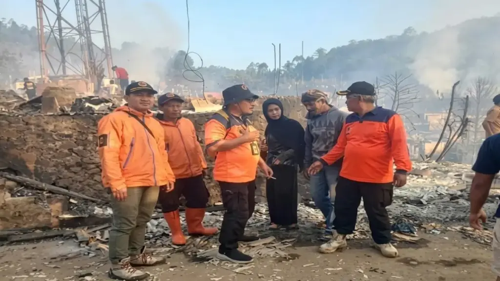 Respon tanggap atas kebakaran di cisolok