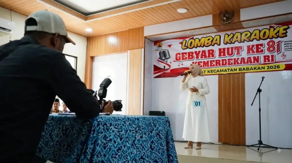 Unjuk Kebolehan Olah Vokal, Lomba Karaoke Pegawai Semarakkan Peringatan HUT ke-81 RI di Kecamatan Babakan Peringatan HUT RI kecamatan Babakan