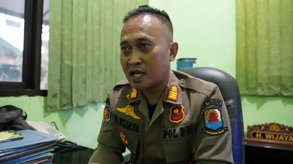 Terlibat Keributan di Pentas Seni, Oknum Satpol PP Cirebon Digelandang ke Ruang Pemeriksaan Internal Oknum satpol PP kabupaten Cirebon terlibat keributan