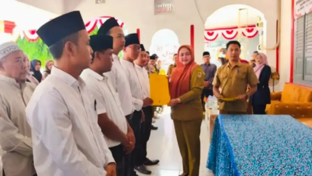 Pelantikan 5 perangkat desa baru Pabuaran lor