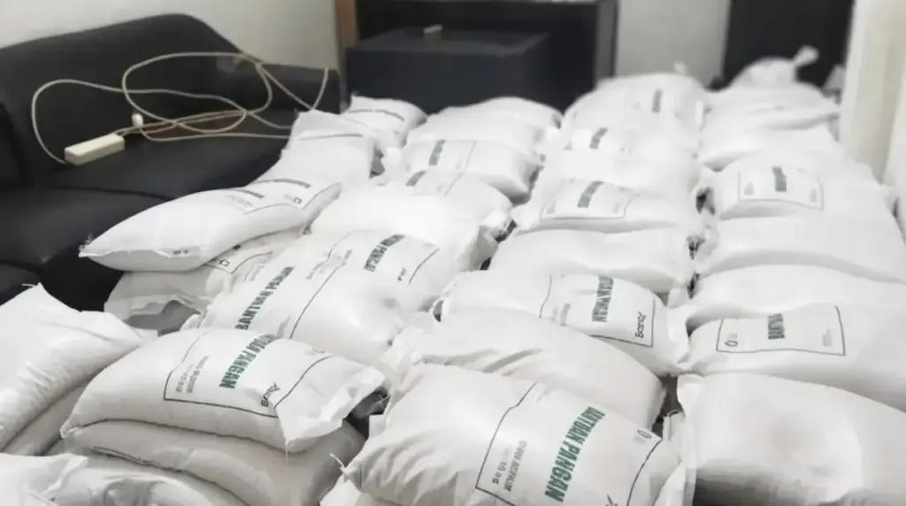 Beras bansos menumpuk di rumah pengepul