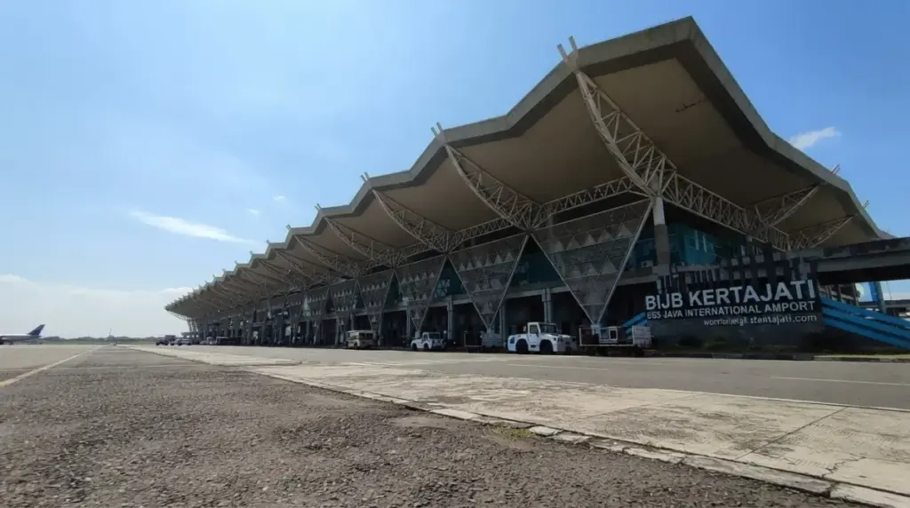 Darurat Abu Vulkanik Anak Krakatau Lumpuhkan 8 Bandara, BIJB Kertajati Siaga Penuh Beri Layanan Optimal BIJB Kertajati dioptimalkan dampak erupsi gunung anak krakatau