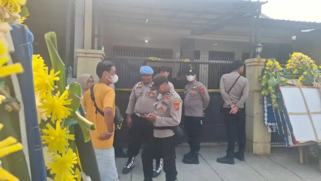 Polda Jabar dan Mabes Polri Intensifkan Penyelidikan Kematian Istri Dokter, Pemdes Imbau Warga Tidak Spekulasi Polda dan mabes polri olah TKP di Babakan