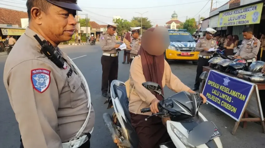 Cegah Tawuran, Satlantas Polresta Cirebon Sikat Puluhan Motor Pelajar Tanpa Dokumen Operasi sepeda motor pelajar di cirebon