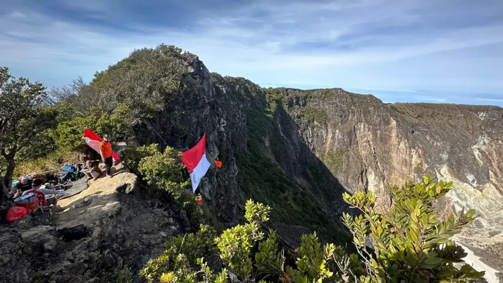 TNGC Tutup Sementara Seluruh Jalur Pendakian Gunung Ciremai untuk Cegah Karhutla