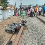Sepeda motor tertabrak kereta api di brebes