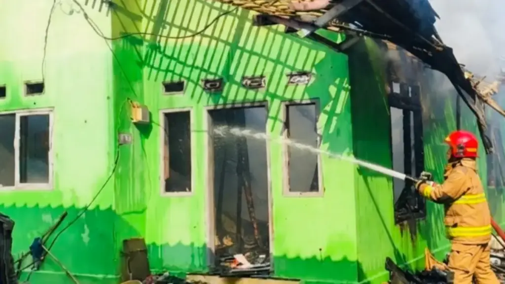 Rumah di Sumberlor Babakan terbakar