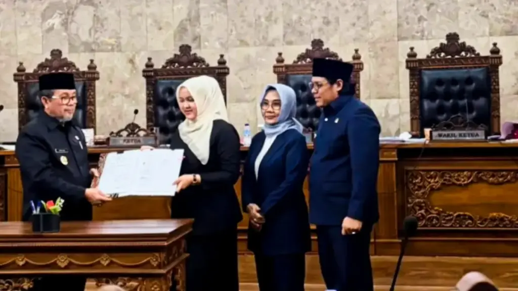 DPRD Kabupaten Cirebon Sahkan Raperda Data Desa Presisi untuk Perkuat Tata Kelola Pemerintahan Raperda tentang sistem penyelenggaraan pemerintahan berbasis data desa/kelurahan presisi partisipatif
