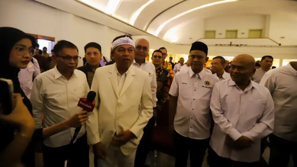 Dedi Mulyadi Hadiri Pelantikan PWI Jabar: Ingatkan Pentingnya Independensi Pers dan Kontrol Sosial Dedi Mulyadi Hadiri Pelantikan PWI Jabar: Ingatkan Pentingnya Independensi Pers dan Kontrol Sosial