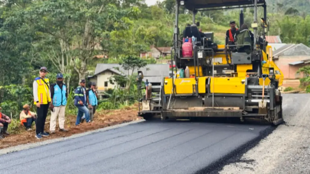 Jabar Hadirkan Armada Mobile Batching Plant Demi Tembus Pelosok, Gubernur Dedi Mulyadi: Murni dari Uang Pajak Jabar Hadirkan Armada Mobile Batching Plant Demi Tembus Pelosok, Gubernur Dedi Mulyadi: Murni dari Uang Pajak