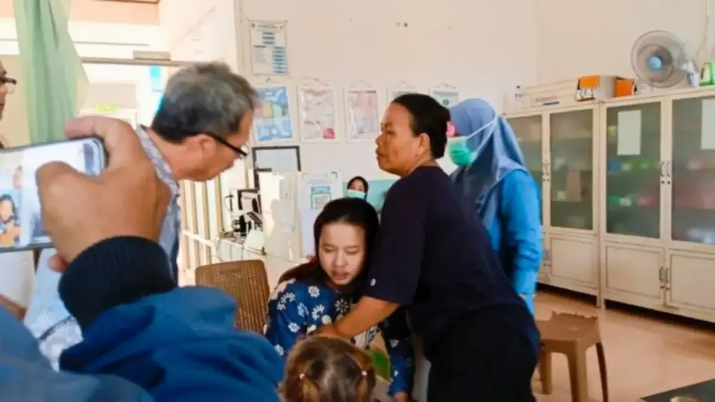 Diduga Keracunan Makanan Program MBG, 105 Siswa SMAN 1 Tukdana Indramayu Dirawat Medis