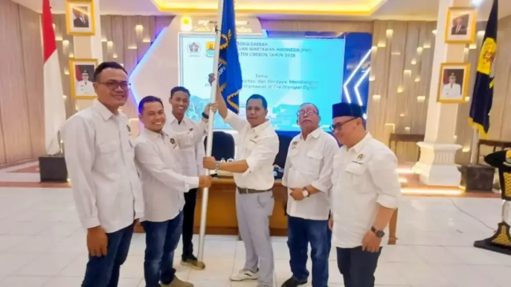 Mamat Rahmat Kembali Nahkodai PWI Kabupaten Cirebon, Usung Visi Rumah Bersama Wartawan di Era Digital Mamat Rahmat Kembali Nahkodai PWI Kabupaten Cirebon, Usung Visi Rumah Bersama Wartawan di Era Digital