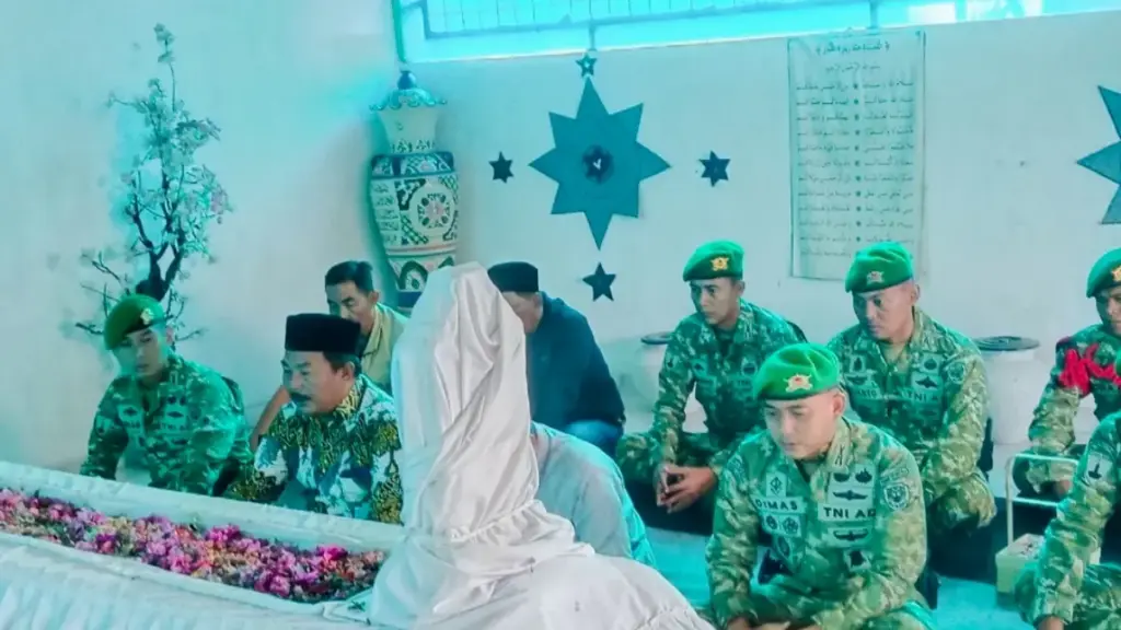 Perkuat Kemanunggalan TNI dan Rakyat, Jajaran Yon TP 337/Sutajaya Ziarahi Makam Pangeran Sutajaya di Gebang