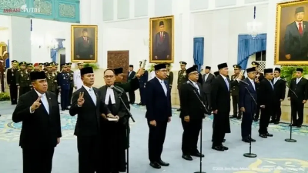 Reshuffle Kedelapan Kabinet Prabowo-Gibran: Sembilan Tokoh Militer dan Profesional Resmi Dilantik di Istana Reshuffle Kedelapan Kabinet Prabowo-Gibran: Sembilan Tokoh Militer dan Profesional Resmi Dilantik di Istana