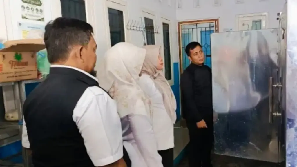 Uji Sampel Bahan Pangan SPPG Kalijaga 5, DKP3 Kota Cirebon Temukan Pengolahan Telur Puyuh di Luar Dapur Utama Uji Sampel Bahan Pangan SPPG Kalijaga 5, DKP3 Kota Cirebon Temukan Pengolahan Telur Puyuh di Luar Dapur Utama