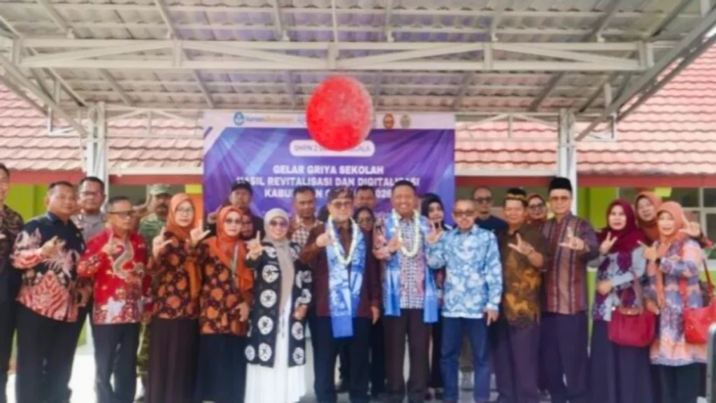 Revitalisasi Tahap Pertama 12 SMPN Rampung, Bupati Cirebon Tegaskan Kualitas Guru Tetap Kunci Utama Revitalisasi Tahap Pertama 12 SMPN Rampung, Bupati Cirebon Tegaskan Kualitas Guru Tetap Kunci Utama