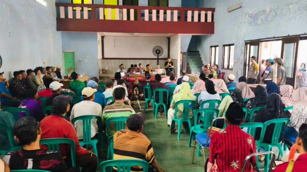 Diduga Tak Transparan Kelola Anggaran, Warga Desa Ambit Cirebon Desak Kuwu Mundur dari Jabatan