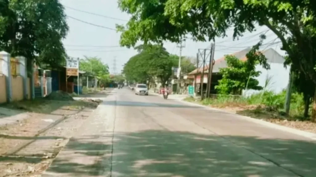 Baru Sebulan Selesai Pembetonan, Ruas Jalan Kanci-Sindanglaut Retak Parah