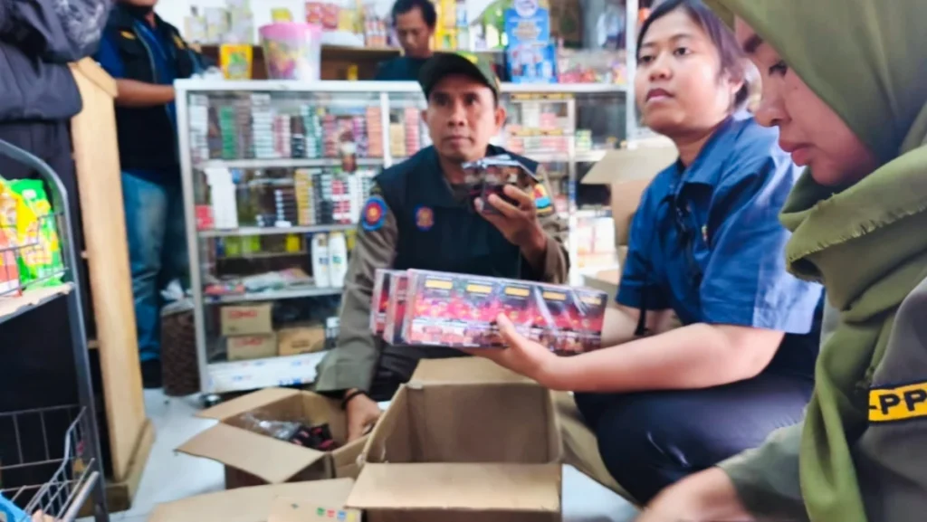 Persempit Peredaran Rokok Tanpa Cukai, Tim Gabungan Sita 12.000 Batang di Wilayah Babakan dan Gebang Persempit Peredaran Rokok Tanpa Cukai, Tim Gabungan Sita 12.000 Batang di Wilayah Babakan dan Gebang