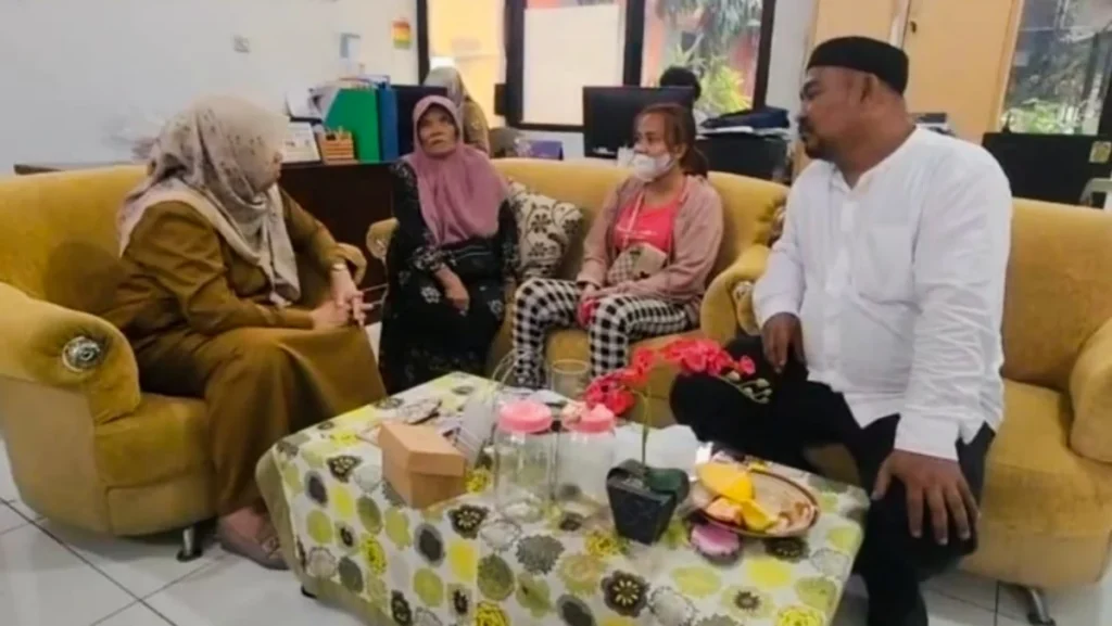 DPRD Kota Cirebon Kawal Kasus Dugaan Pengambilan Paksa Balita 1,5 Tahun oleh Pria Mengaku Ayah Kandung DPRD Kota Cirebon Kawal Kasus Dugaan Pengambilan Paksa Balita 1,5 Tahun oleh Pria Mengaku Ayah Kandung