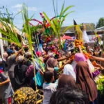 Warga Berebut Gunungan Hasil Bumi, Puncak Sedekah Bumi Karangwangun Berlangsung Meriah